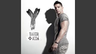 Vivo A Medias Lyrics English Translation