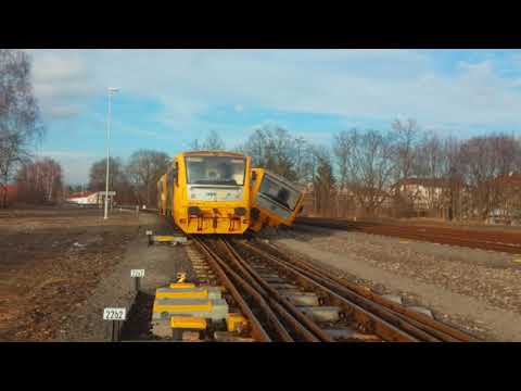 Jen krátká ukázka nabourání a následné vykolejení dvou motorových jednotek řady 814