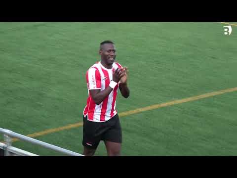 El capità de la UE Porqueres, Sile Camara, s'acomiada dels terrenys de jocs després de 20 anys