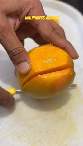 Fresh Alphonso pulp, straight from the fruit