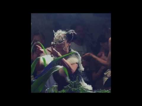 Björk - 2 Finger Thumb Pointer ! - DJ Set @ Salò Club, Paris, France, July, 3rd (03-07-2017)