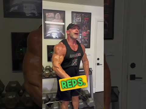 Training tip: Bodybuilder looking shoulders