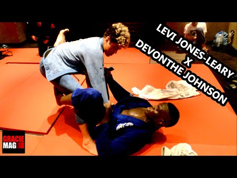 Exclusivo: O treino de Levi Jones-Leary e Devonthe Johnson nos bastidores do World Pro