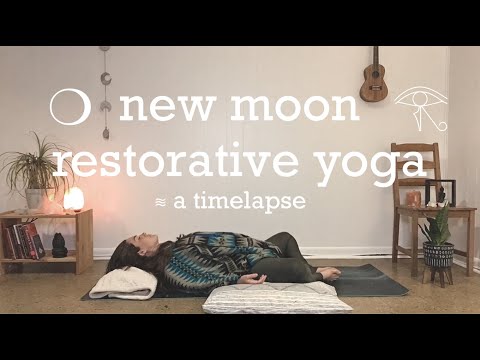 new moon restorative yoga // relaxing and mystical
