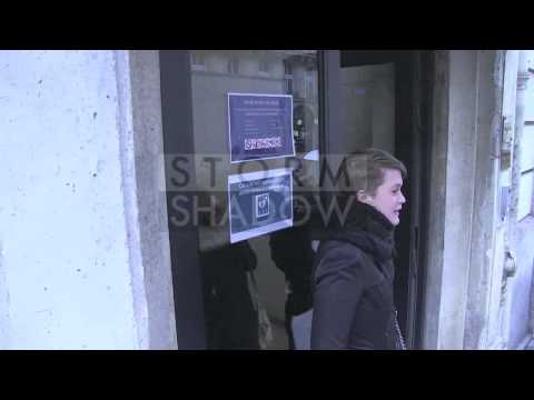 EXCLUSIVE:  Jenifer doesn't like paparazzi at Europe 1 radio station in Paris