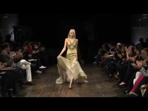 JULIEN MACDONALD WOMEN FW 11-12 LFW