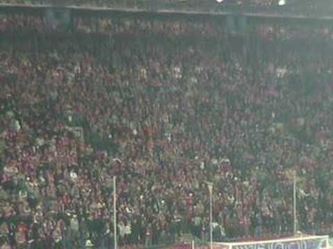 Kibice Wisły w czasie meczu z Zagłebiem