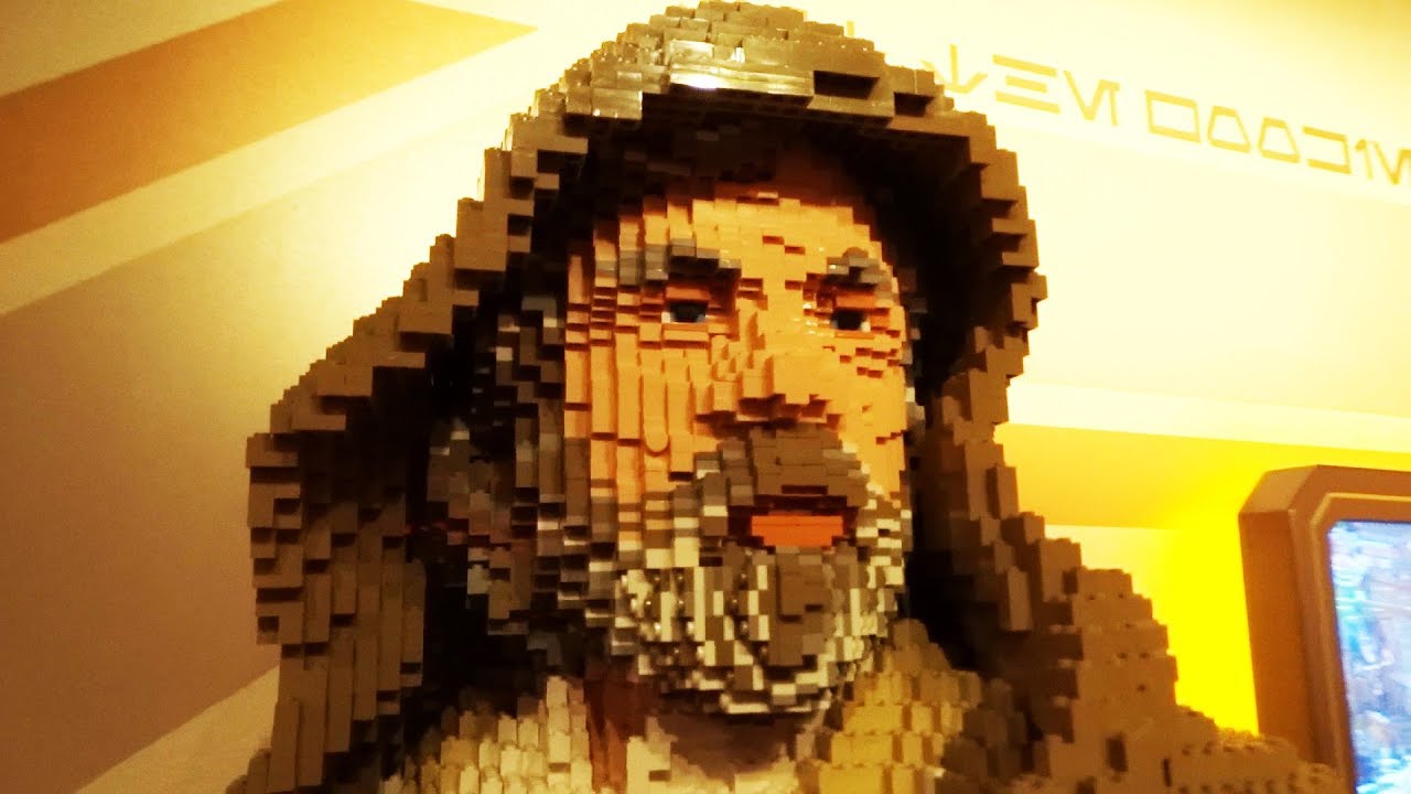 MyDisneyFix Rey and Luke Skywalker lifesize LEGO statues from "Star