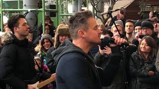 TOM CHAPLIN (KEANE) BUSKING ‘WALKING IN THE AIR’ @ BOROUGH MARKET, LDN 02.12.17