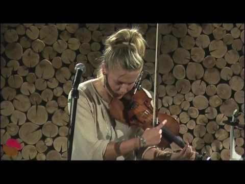 Hannah Epperson "Brother/We Will Host A Party" - www.streamingcafe.net