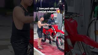 Download lagu agus kotak naik motor 2 tak #aguskotak  #egaalfariz #katakata #pom #mobil#shorts mp3