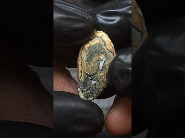 حجر عقيق داؤدي خام