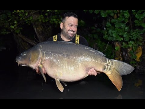 MONSTER CARP LAC DE PREMIERE 68 FISH LANDED TRAILER