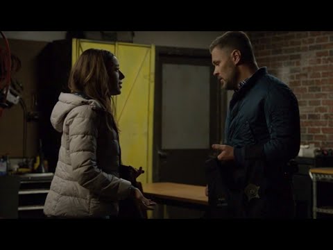 Chicago PD 10x08 (8) Burgess and Ruzek talk about her trauma
