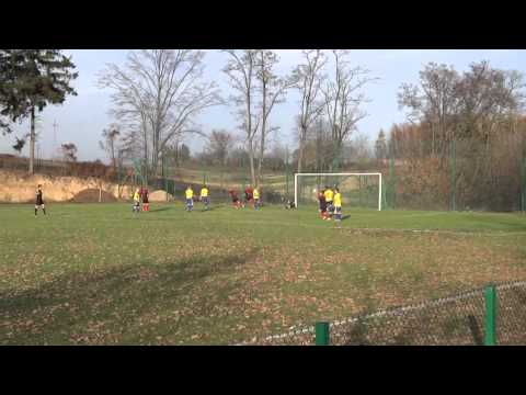 Kapitalny gol dla Błękitnych Dys w meczu z Graf Marina Zemborzyce. 26.10.2013