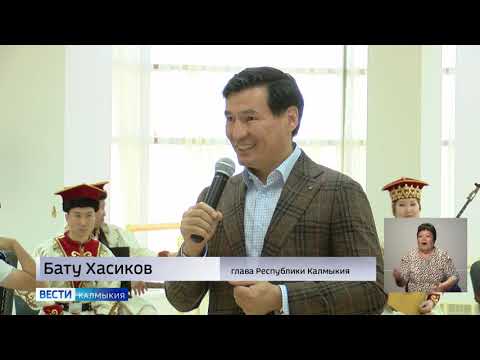 В Национальном музее открылась выставка Народного художника России Никаса Сафронова