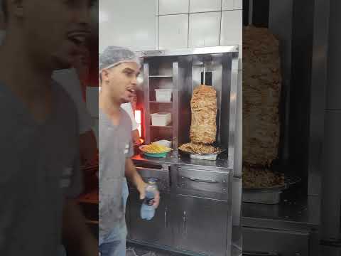 O Swarma mais famoso de Curitiba é o Missal perto da Universidade Federal do Paraná Reitoria #swarma