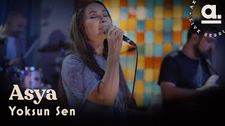 Musik-Video-Miniaturansicht zu Yoksun sen_(( LİVE )) Songtext von Asya
