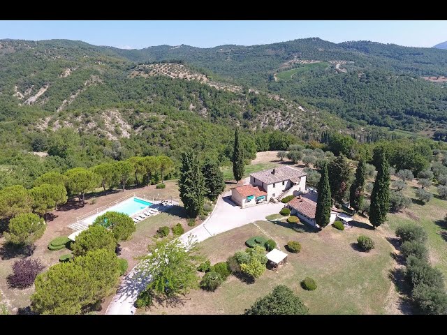 CD1000  Perugia, agriturismo with 8 apartments and 68 ha of land, PART 1