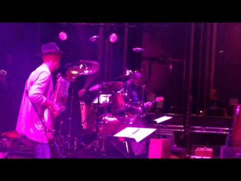 Michael Rhodes Slinging Mud with Joe Bonamassa