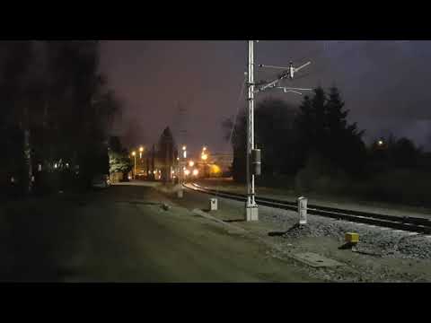 ST43 (Orlen) opuszcza - z krótkim ,,ogonem" cystern - rzeszowską Staroniwę i obiera kurs na Tarnów