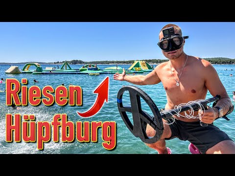 Was wurde auf der RIESEN HÜPFBURG verloren?! (Tauchen mit Metalldetektor) - Unterwasser Schatzsuche
