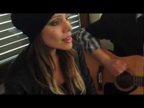 Evelyn singing Dirty Nights unplugged