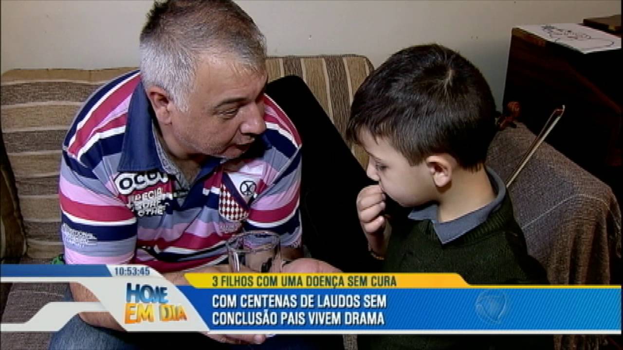 Casal tenta descobrir doença que atinge os três filhos