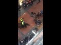 ME in actie tegen Engelse voetbalsupporters: meerdere straten afgezet