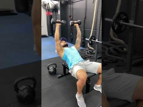 Supino Inclinado com Halteres. #shorts