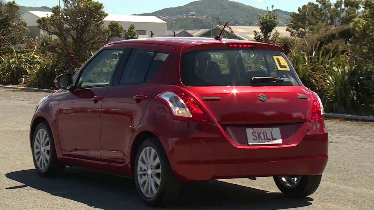 How to move in reverse in an automatic car