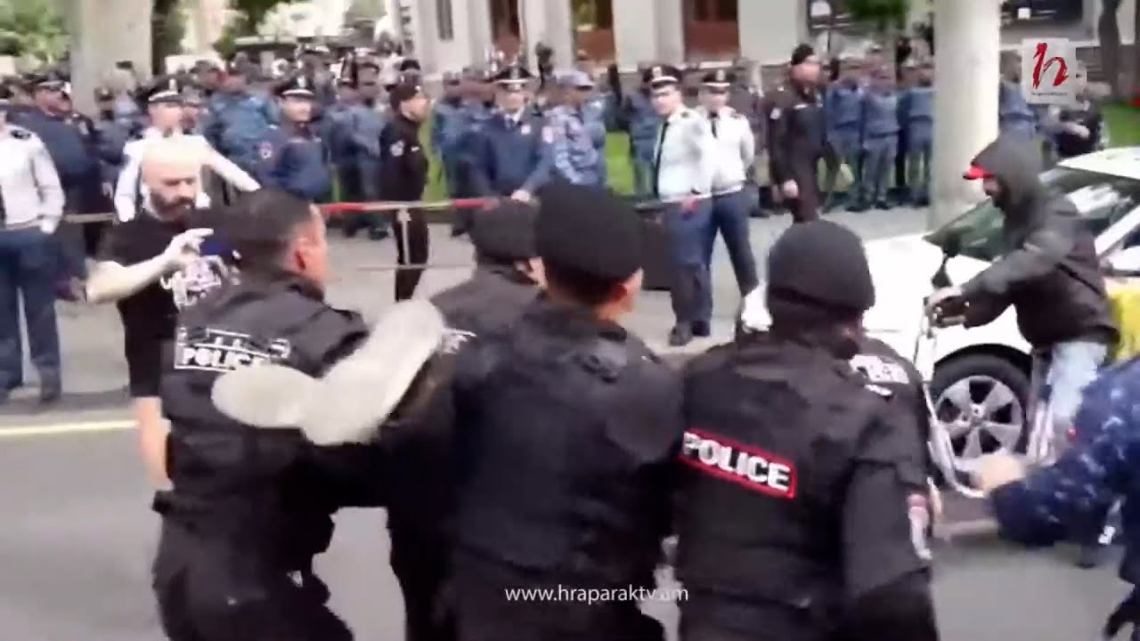 Քաղաքացուն բերման են ենթարկում