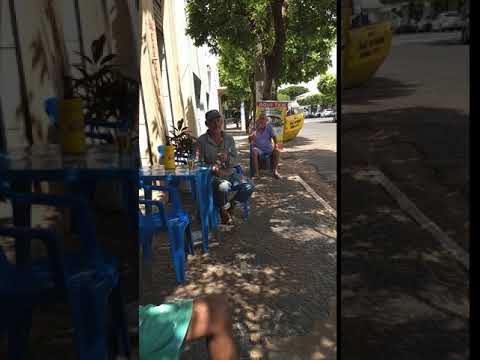 Pipoca depois de varias cervejas no bar chega mais