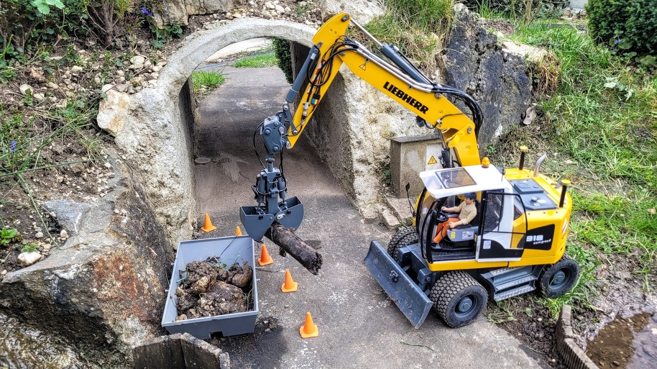River cleaning. RC wheeled excavator Liebherr A918. Scania Truck