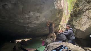 Video thumbnail of The Right hand of Darkness, 7a+. Magic Wood