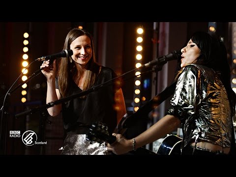 KT Tunstall & Julie Fowlis - State Trooper (The Quay Sessions)