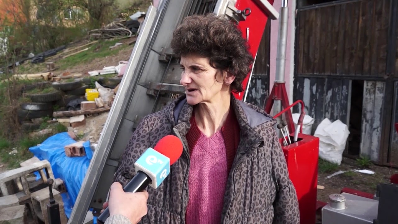 Пострадалата от вятъра къща скоро ще има покрив