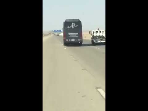 سائق باص يحد السيارات بسرعه 160على طريق مكة