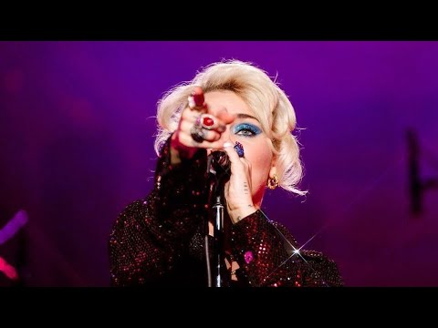 Miley Cyrus - Plastic Hearts (Live from Sell Out to Sell Out 2021 Festival Tour)
