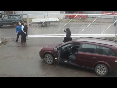 Raikku laittaa Fixuksen solmuun