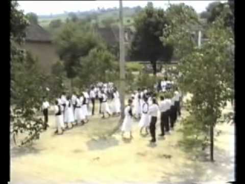 Rauthal: Chor, Tänze und Erklettern des Kronenbaums