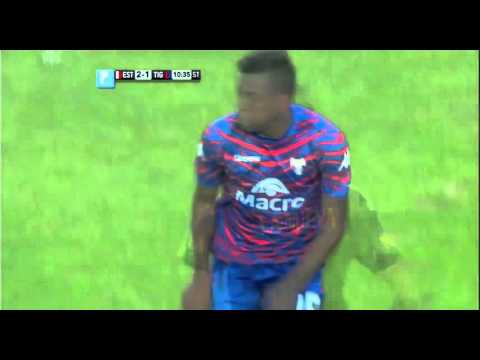 Sebastián Rincón se choca con el lineman