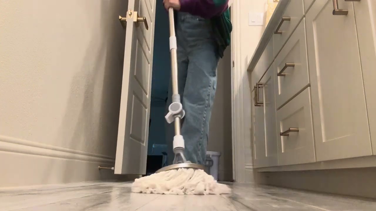 Spin Mop Bucket Deluxe: 360 Spinning Floor Cleaning System - Ultimate Home Cleaning Solution!