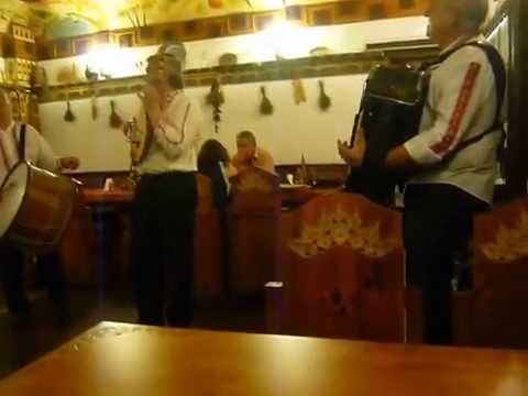 Bulgária: restaurante tradicional `` Hadjidraganovite Kashti “, Sofia (8/6) 14/09/2016 (quarta) 21h04
