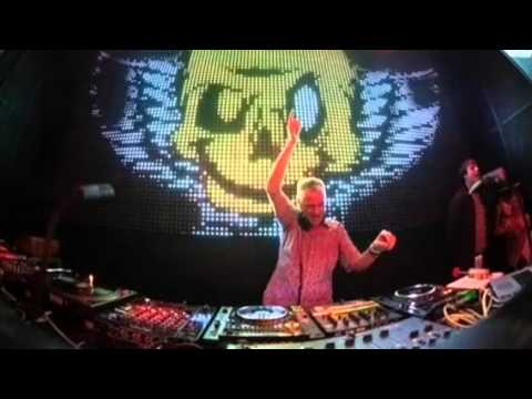 Fatboy Slim - praise the amex again