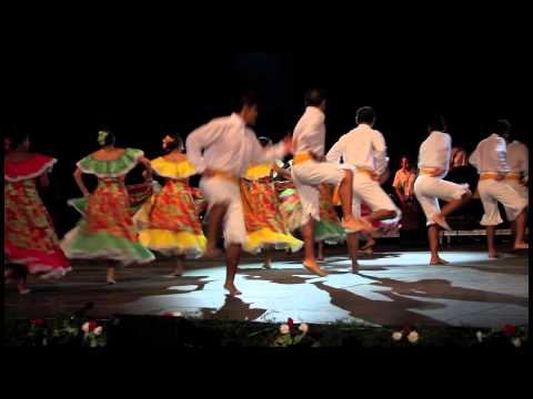 Folklore jaialdia 2013