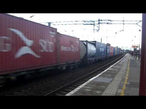 T88-V38-Freightliner 90048 passing Harrow & Wealdstone