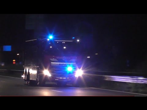 Brandweer en OVDG met spoed onderweg naar een Brand op een Baggerboot noorderkade in Beverwijk