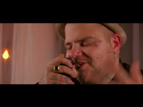 RESISTENTE - Nossa História (Feat: Brandon) Official Video