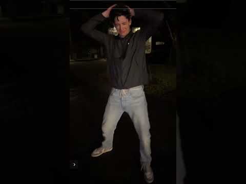 Yes ofc I want you 😍😭 #malachibarton #tiktok #trending #fyp #fypシ #foryou #disney @DisneyZOMBIES